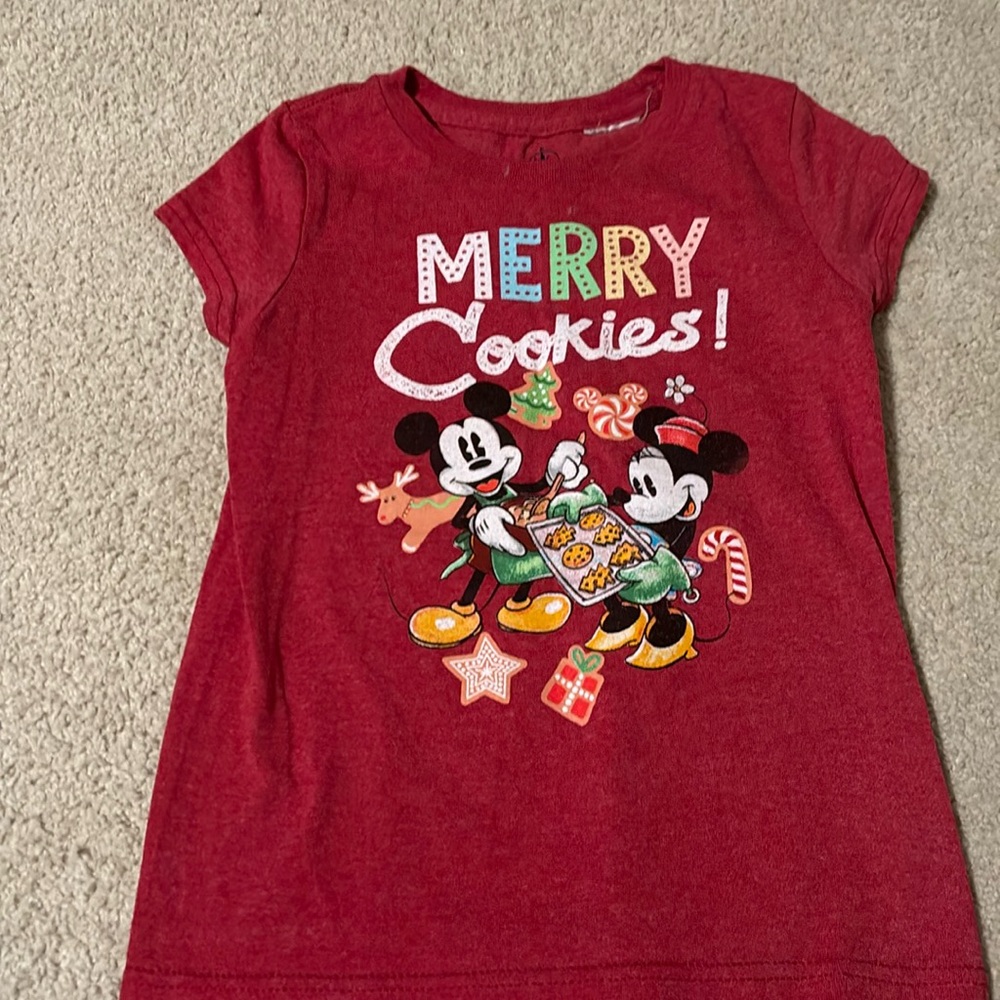 Disney holiday shirt 5/6